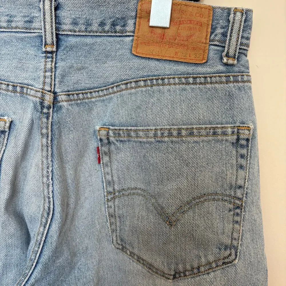 Vintage Y2K Levis 550 Relaxed Fit Light Wash Faded Distressed Jeans 32x32 Baggy